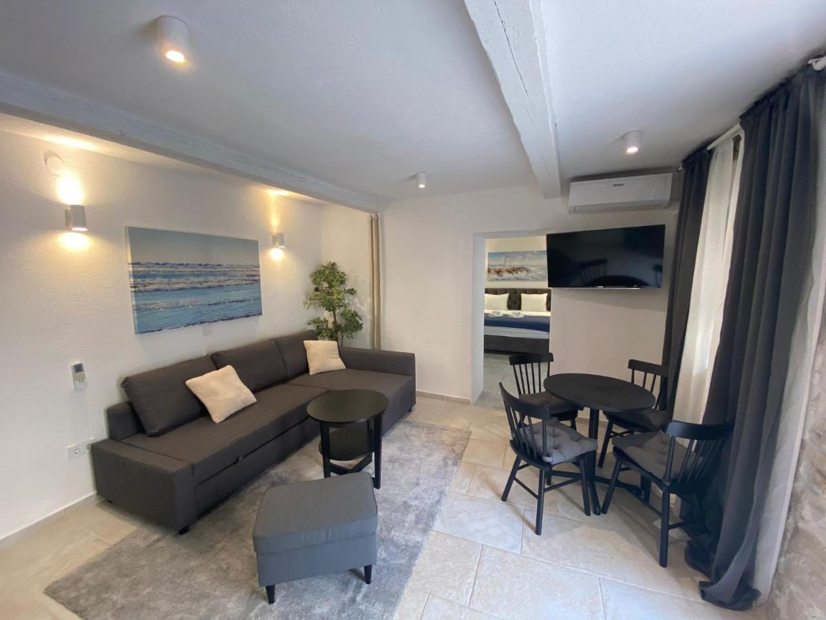 And Happy Place Apartman