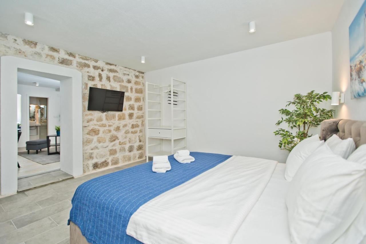 And Happy Place Apartment Hvar Town