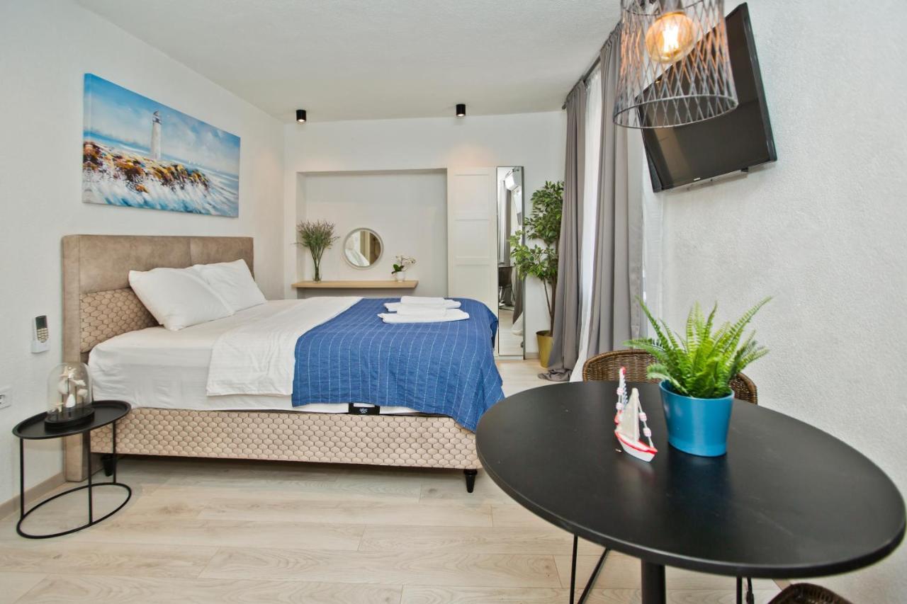 And Happy Place Apartment *